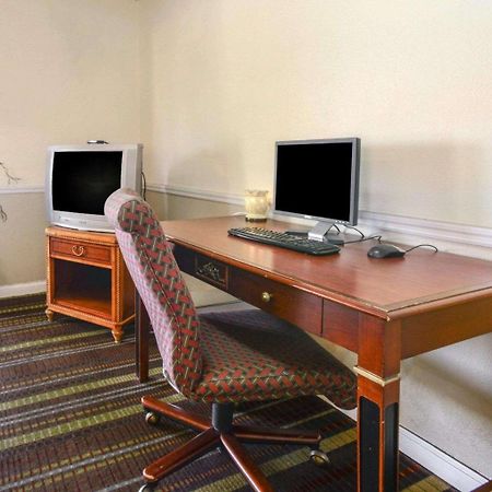 Econo Lodge Inn & Suites 卡本代尔 外观 照片