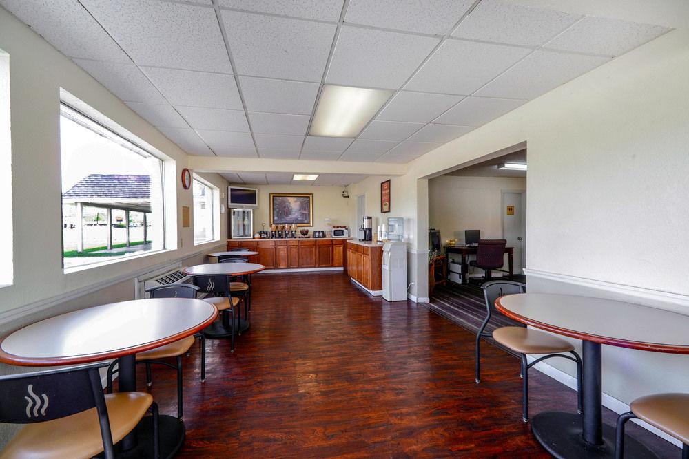 Econo Lodge Inn & Suites 卡本代尔 外观 照片