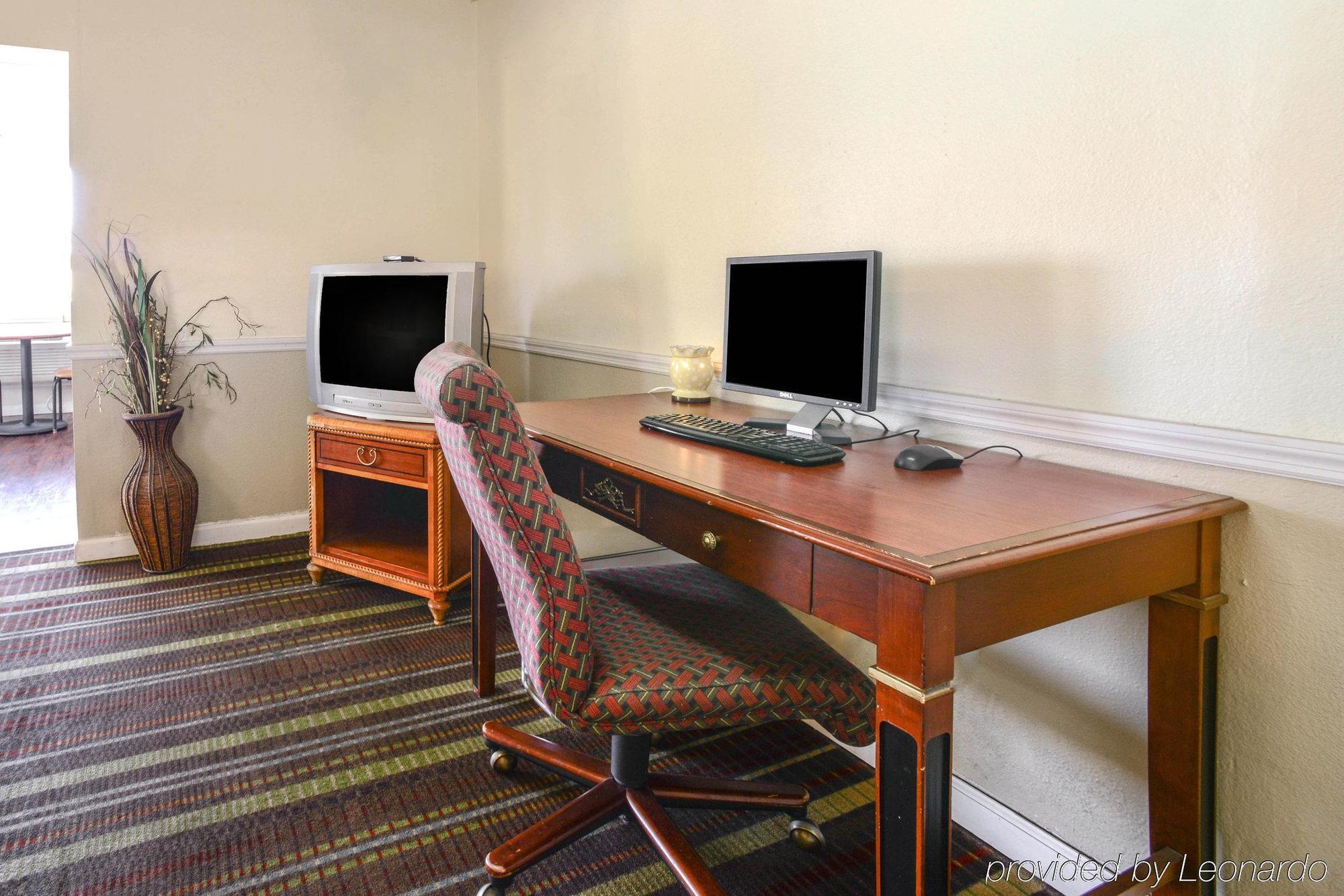 Econo Lodge Inn & Suites 卡本代尔 外观 照片