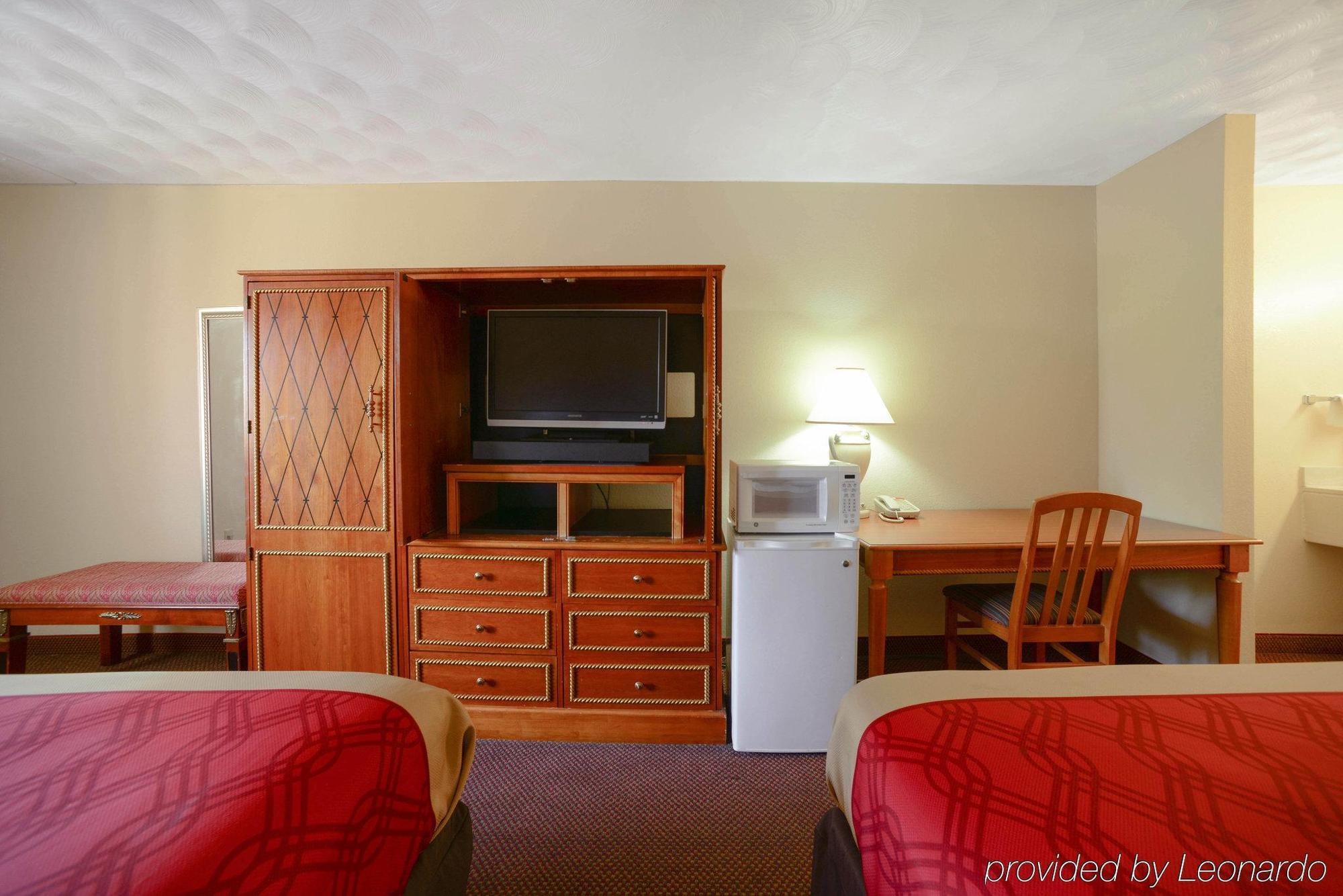 Econo Lodge Inn & Suites 卡本代尔 外观 照片