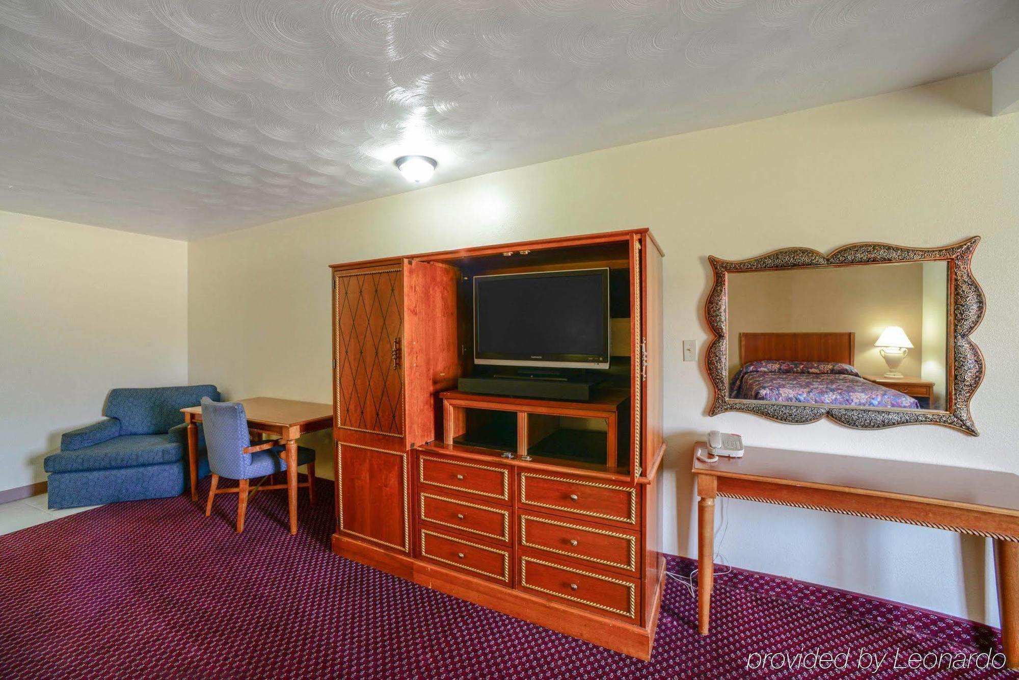 Econo Lodge Inn & Suites 卡本代尔 外观 照片