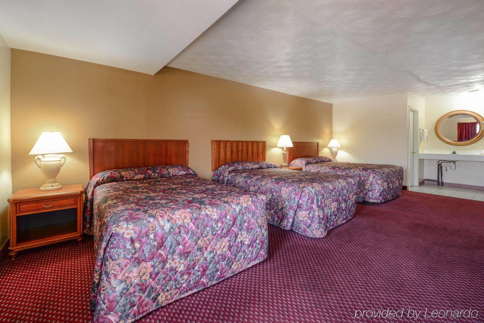 Econo Lodge Inn & Suites 卡本代尔 外观 照片