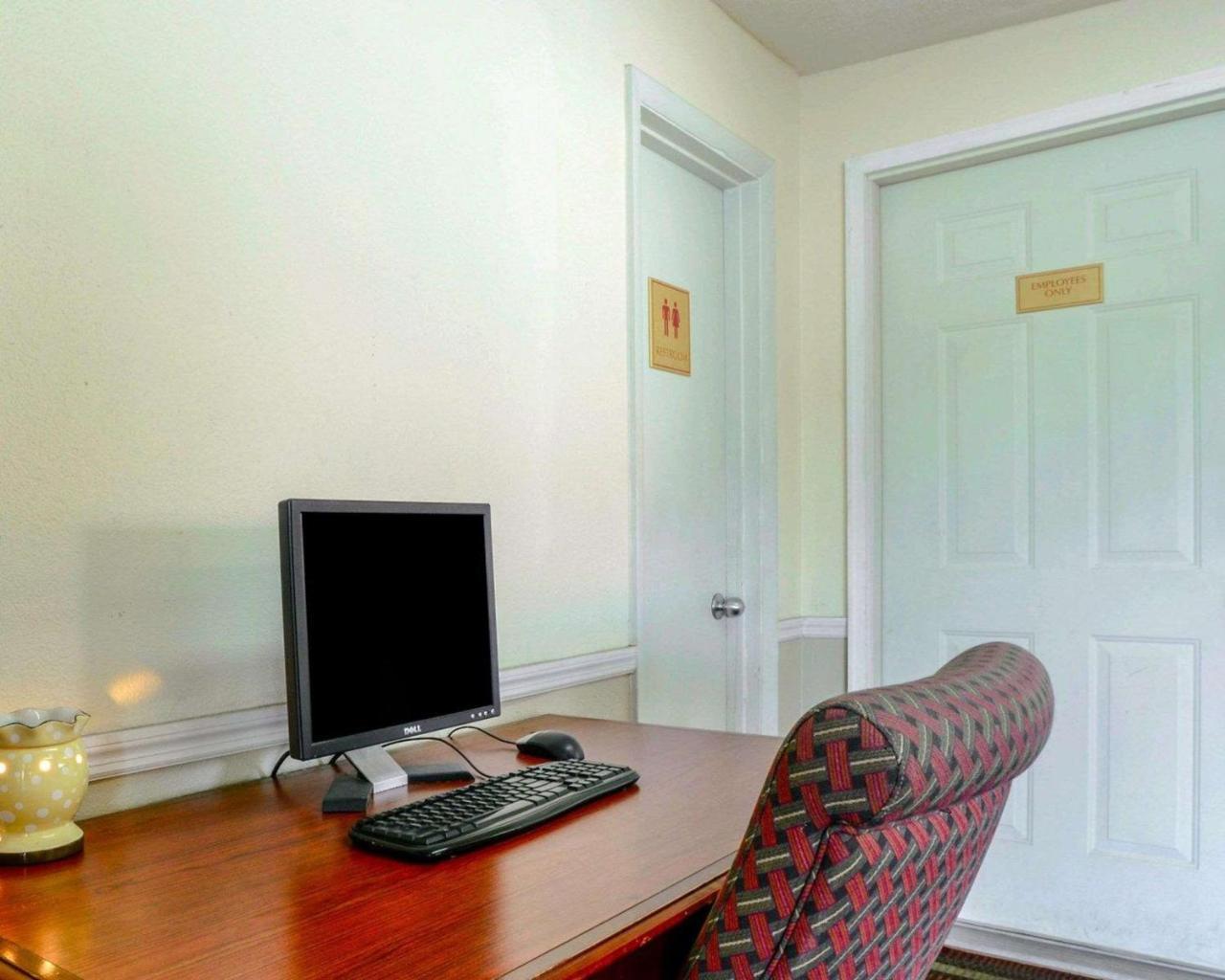 Econo Lodge Inn & Suites 卡本代尔 外观 照片