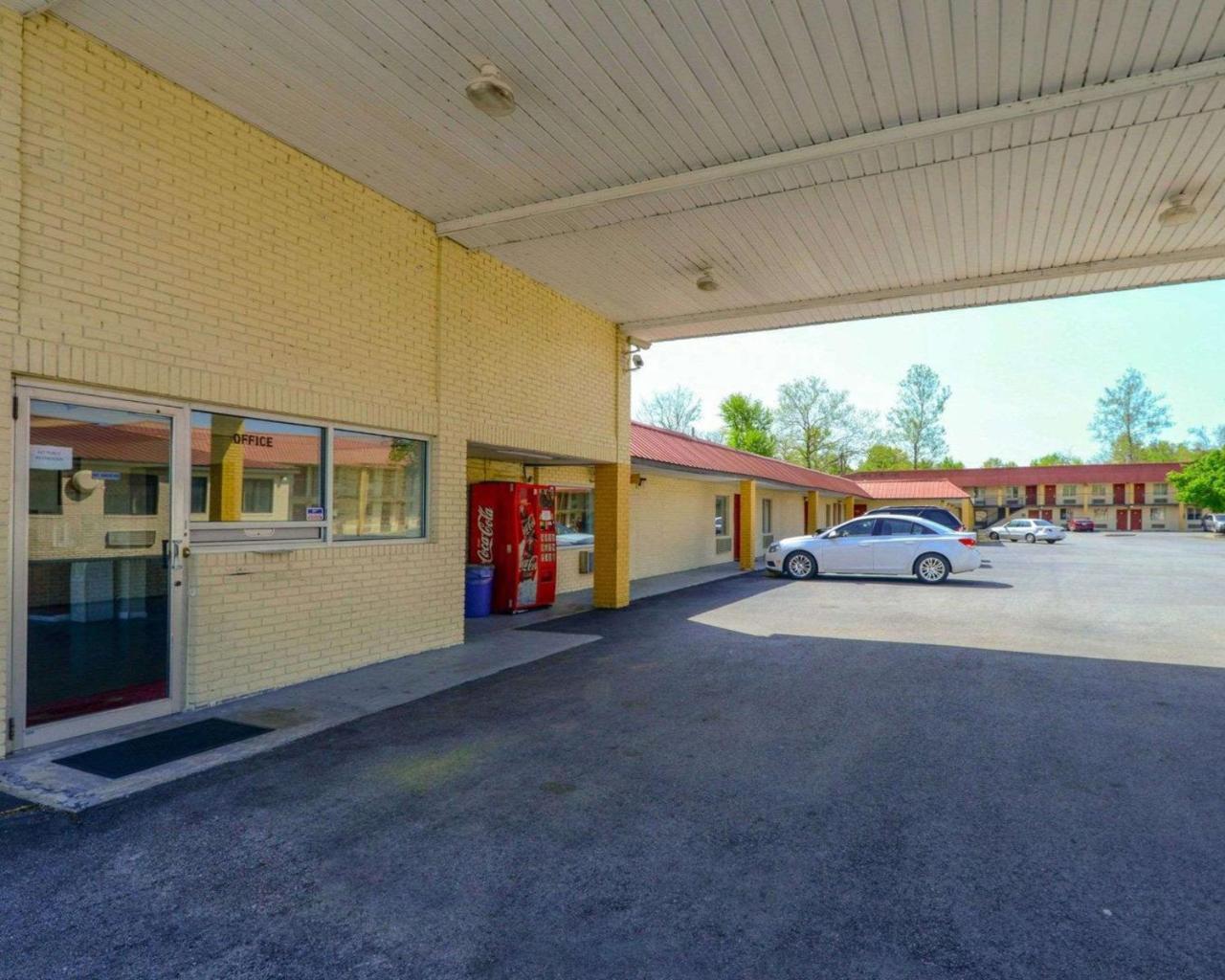 Econo Lodge Inn & Suites 卡本代尔 外观 照片
