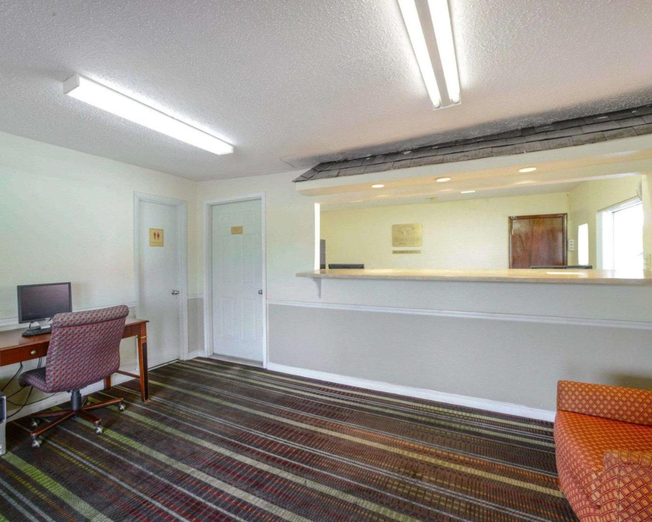 Econo Lodge Inn & Suites 卡本代尔 外观 照片