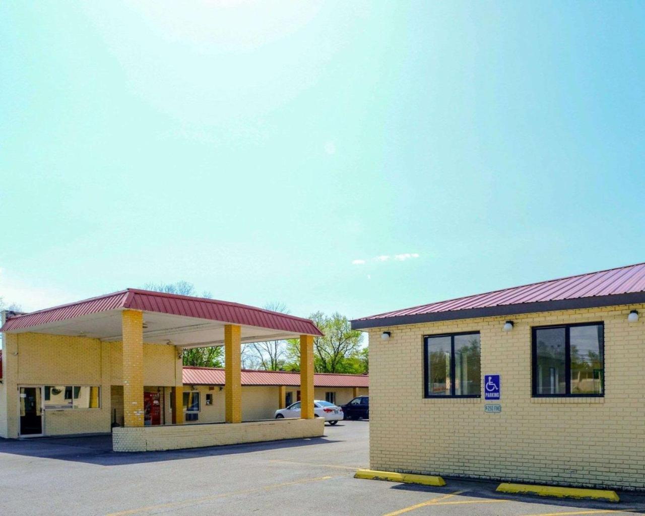 Econo Lodge Inn & Suites 卡本代尔 外观 照片