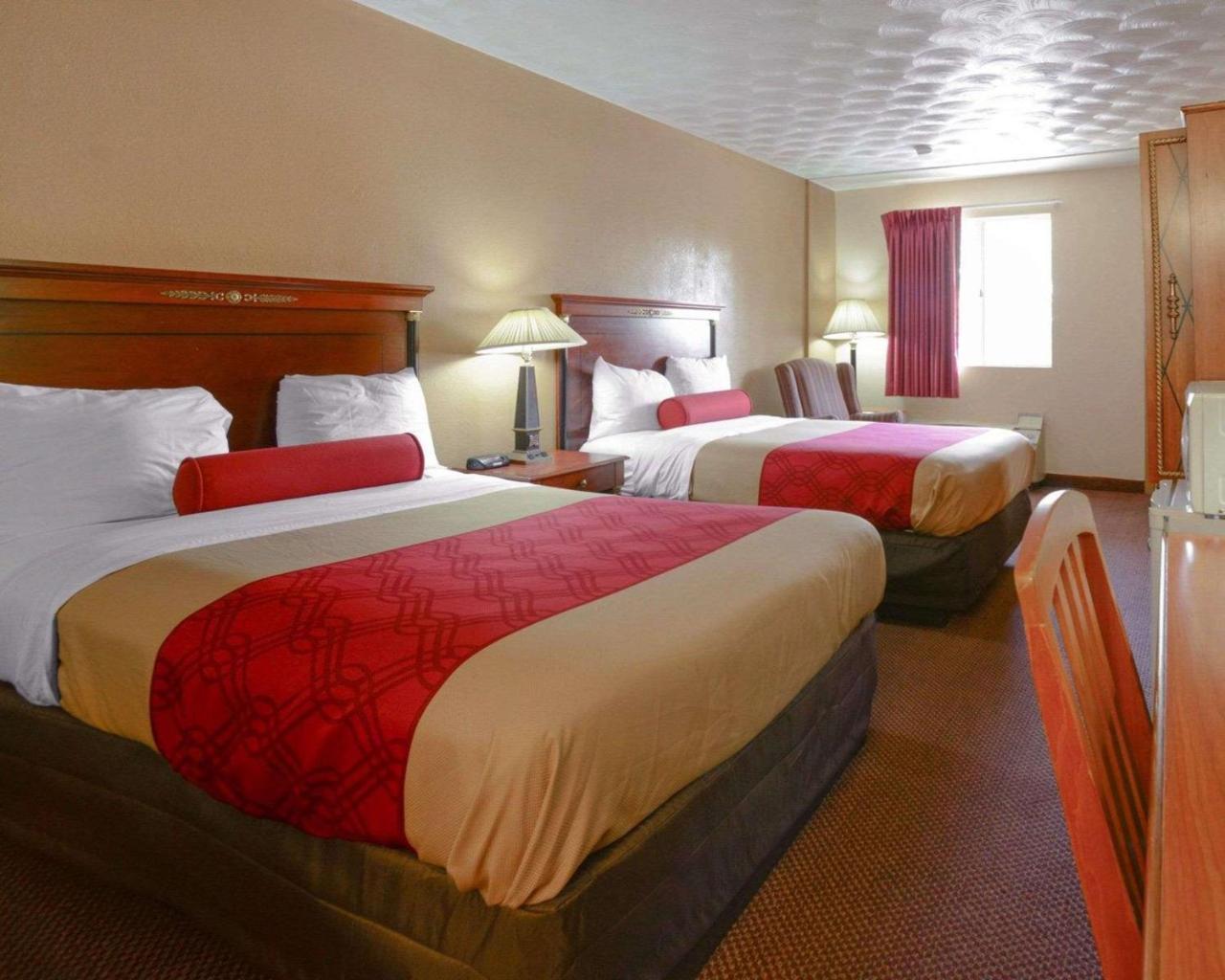 Econo Lodge Inn & Suites 卡本代尔 外观 照片