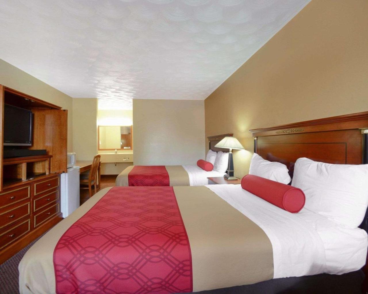 Econo Lodge Inn & Suites 卡本代尔 外观 照片