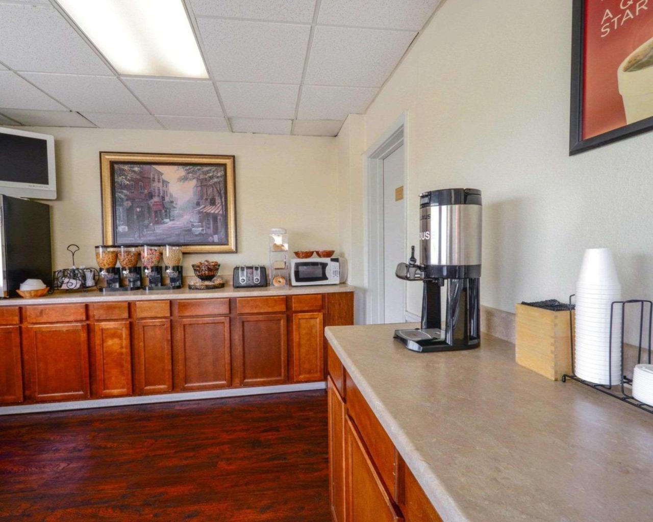 Econo Lodge Inn & Suites 卡本代尔 外观 照片